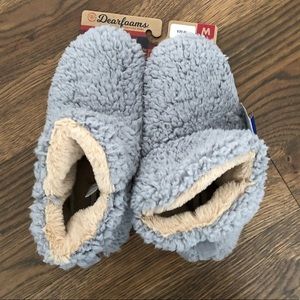NWT size 7-8 Dearfoams memory foam slippers